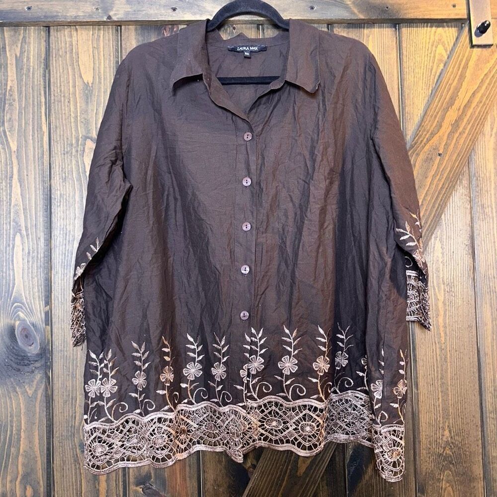 Laura‎ Max Floral Embroidered Hem Button Up Shirt